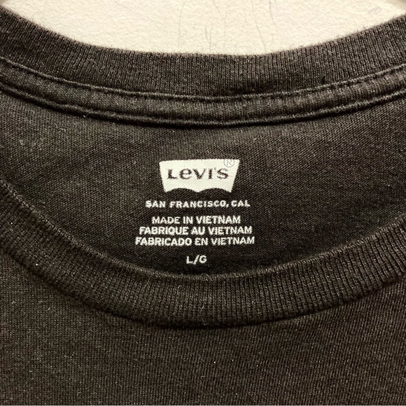 Levi's Women’s Black Floral Design Tee - Picture 3 of 8